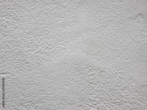 白いモルタルの壁