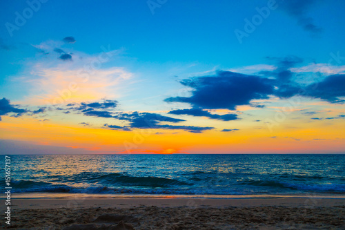 Sea sunset colourful sky with cloud © themorningglory