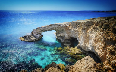 Fotobehang Cyprus Rotsboog der geliefden Cavo Greco  © KAL'VAN