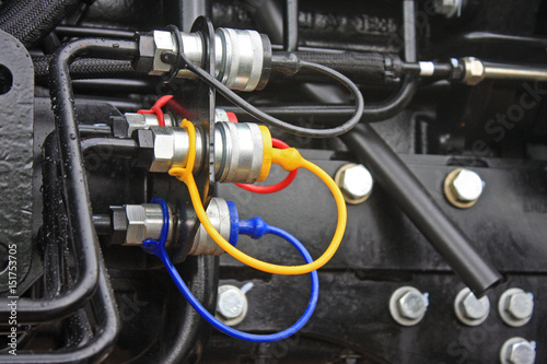 Hydraulic service connections on a tractor