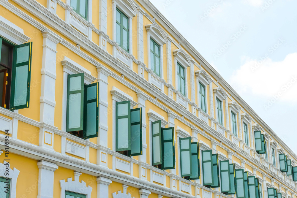 Obraz premium Yellow Ancient building.
