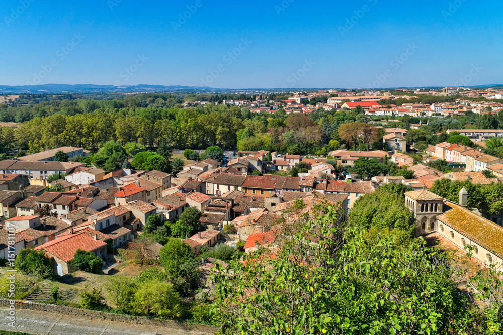 Blick auf die Stadt Carcassonne in der Region Languedoc-Roussilon im Süden Frankreichs