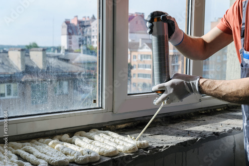 Quadro em tela Worker is using a polyurethane foam.