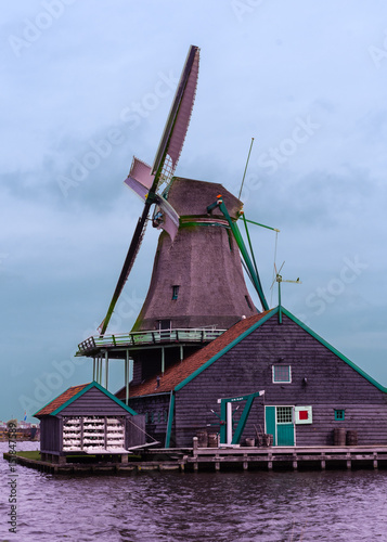 Windmill in Zaanse Schans © GLEN