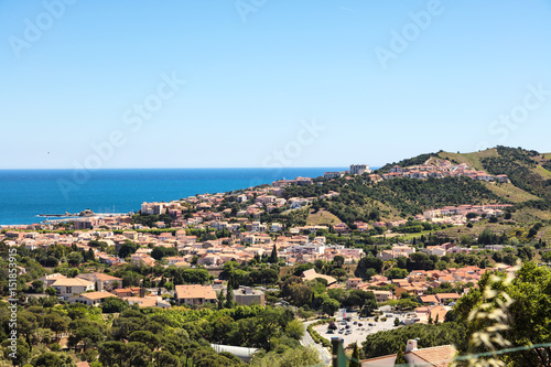 Ville de Banyuls vue depuis la côte de Vermeille, Pyrénées- Orientales, Catalogne, Languedoc-Roussillon, France  © Warpedgalerie