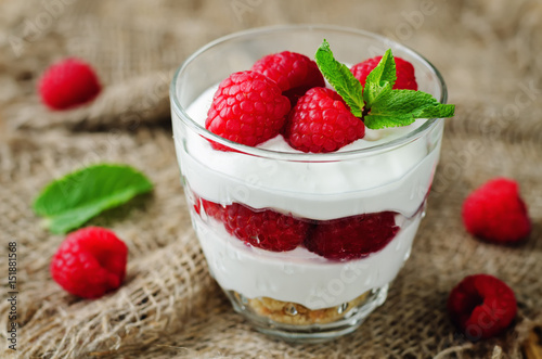 Raspberry greek yogurt parfait