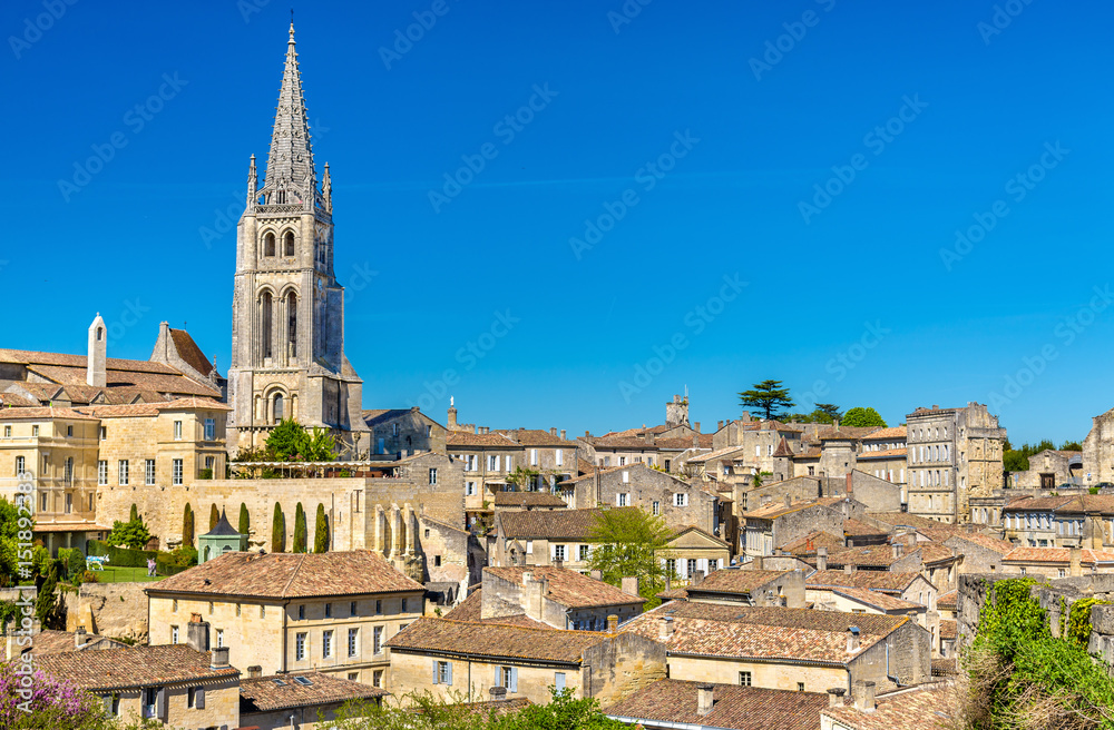 Obraz premium Cityscape of Saint-Emilion town, a UNESCO heritage site in France