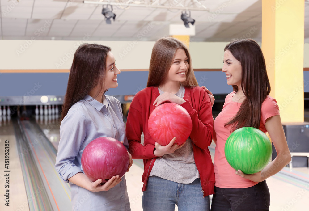 Fototapeta premium Friends having fun at bowling club