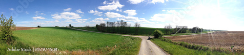 Panorama einer ruhigen, ländlichen Umgebung im Norden von Frankreich