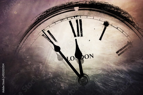 Fototapeta Retro zegar z pięciu minut przed dwunastą, Brexit Time Concept