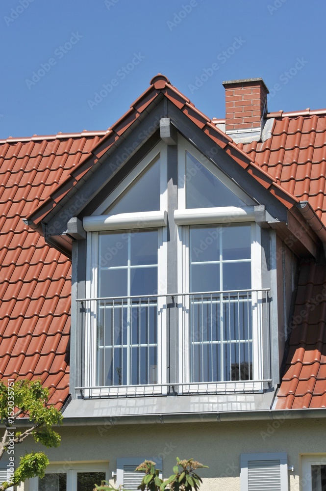 Ziegeldach mit modernisierten Dachgauben Ziegeldach mit modernisierten Dachgauben