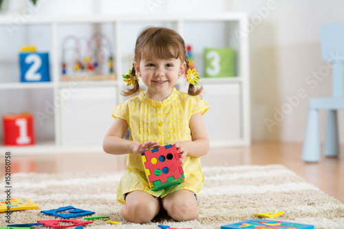 Child preschooler girl play...