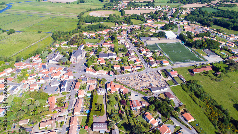 Vue aérienne du village de Rouans en Loire Atlantique, France