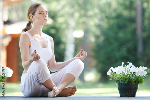 Yoga woman outdoor Free Download Yoga woman outdoor - GFXLoad