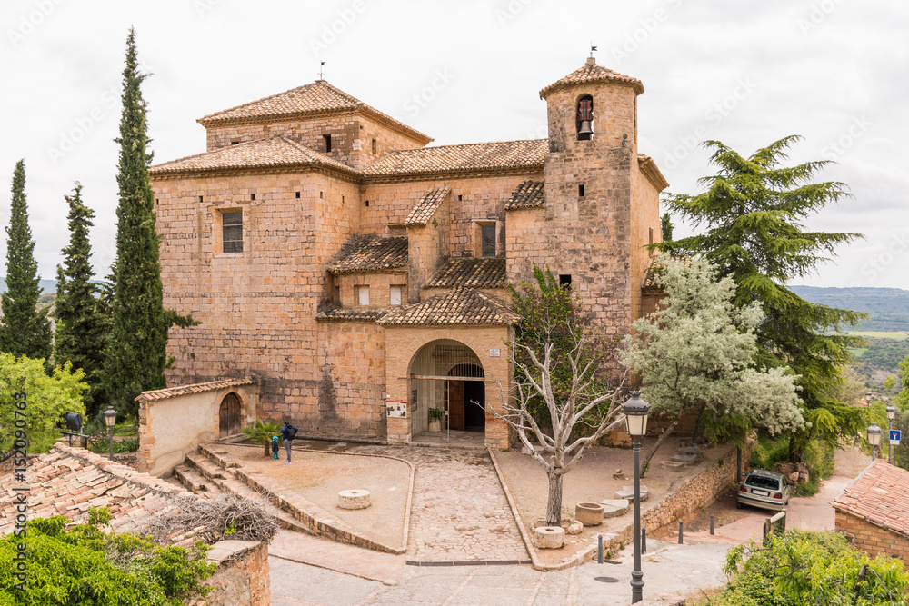 Alquézar, la Colegiata de Santa María la Mayor y la Iglesia de San Miguel  en Aragón Stock Photo | Adobe Stock
