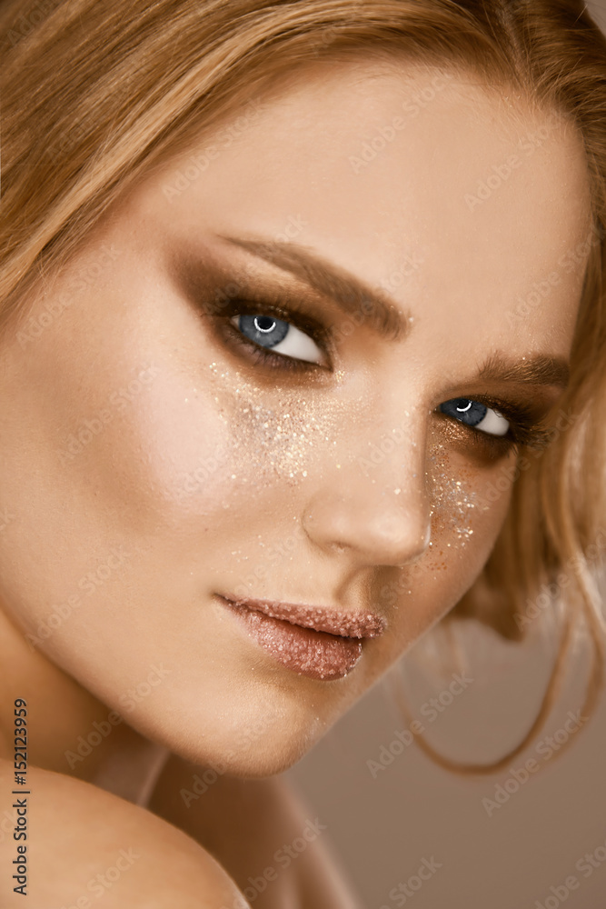 Fototapeta premium sensual glamour woman model with fresh makeup