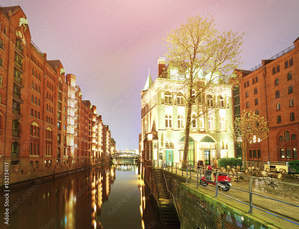 City canal, Speicherstadt in warehouse district at night, Hamburg