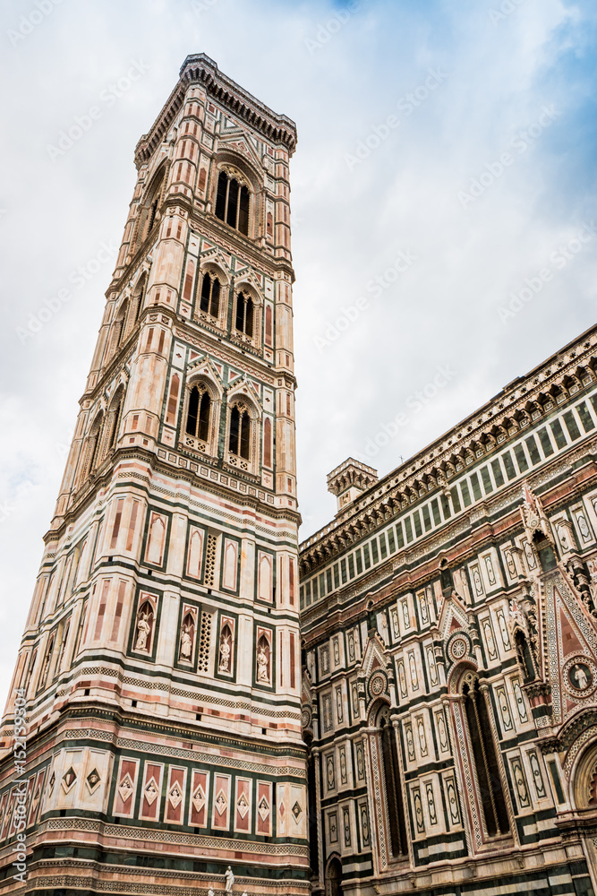 Le campanile di Giotto de la cathédrale Santa Maria del Fiore à Florence 