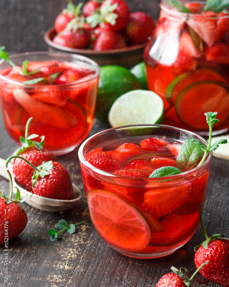Strawberry tea with lime and mint Strawberry tea with lime and mint