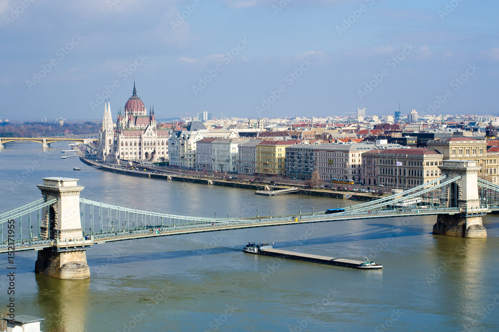 Obraz premium Chain Bridge on Danube river in Budapest city, Hungary