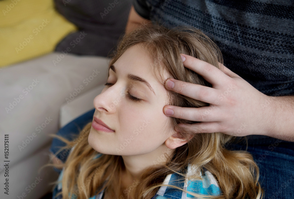 Headmassage in home. Headmassage in home.