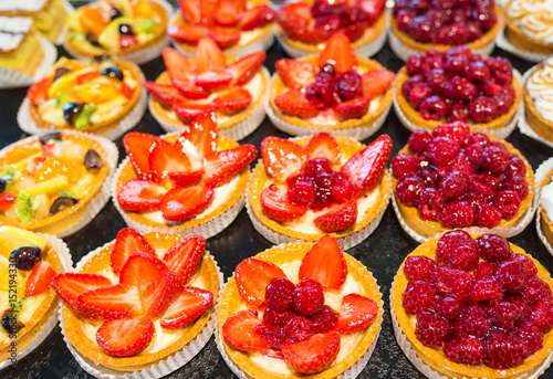 Fototapeta Naklejka Na Ścianę i Meble -  tartelettes aux fruits