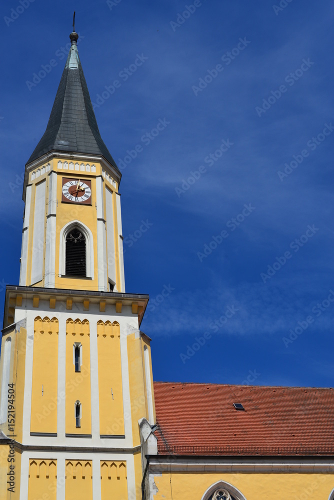 Fototapeta premium Katholische Pfarrkirche Mariä Himmelfahrt Kelheim in Niederbayern
