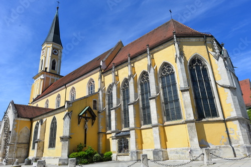 Katholische Pfarrkirche Mariä Himmelfahrt   Kelheim in Niederbayern © Ilhan Balta