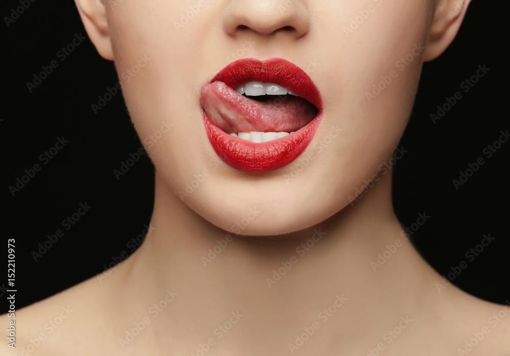 Obraz premium Beautiful young woman on dark background, closeup