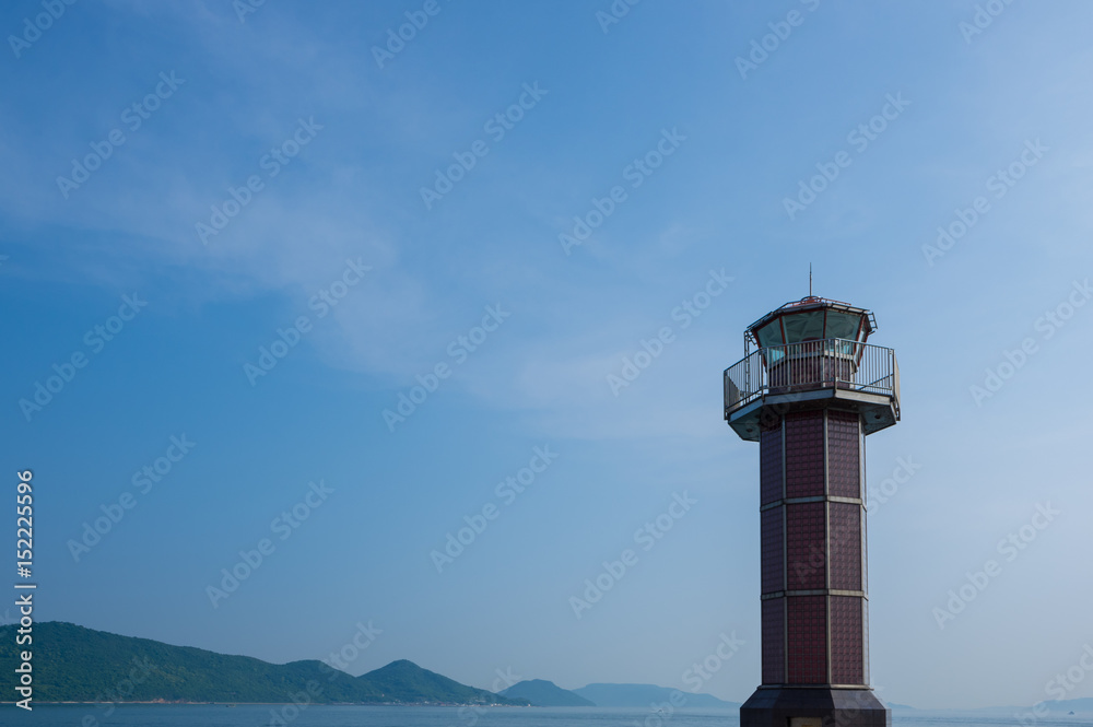 高松港玉藻防波堤灯台 瀬戸内の島と空の背景 Stock 写真 Adobe Stock