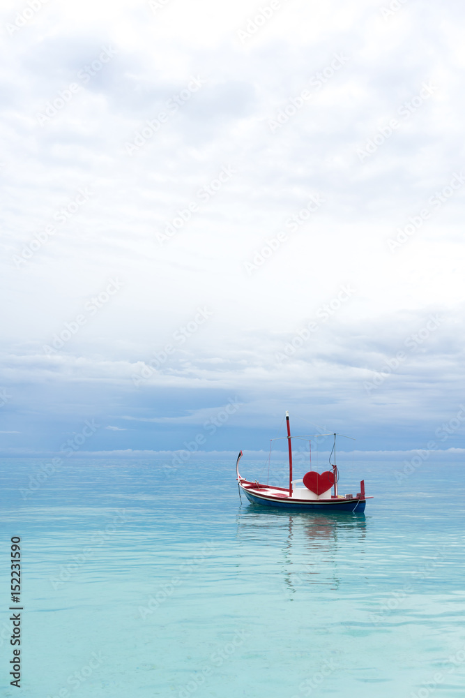 Fototapeta premium love boat in the ocean