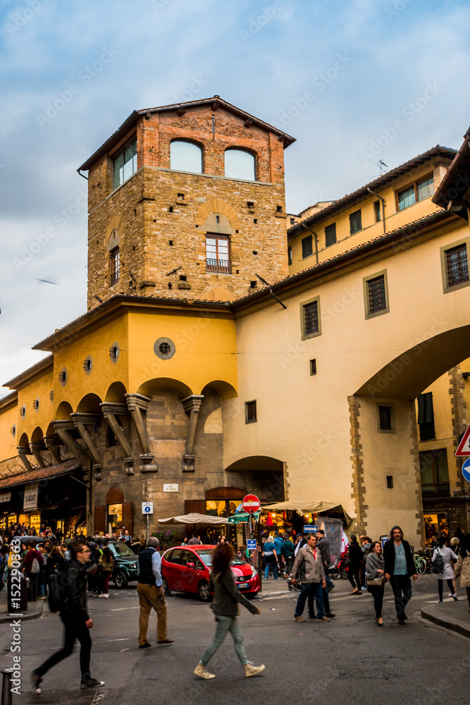 Le Corridor de Vasari sur le pont Vecchio à Florence