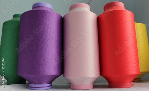 color elastic thread in the production of knitwear