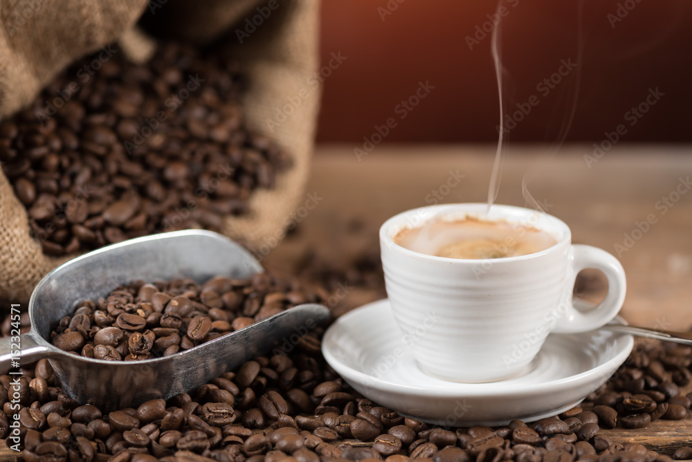 Fototapeta premium Cup of coffee with coffee beans
