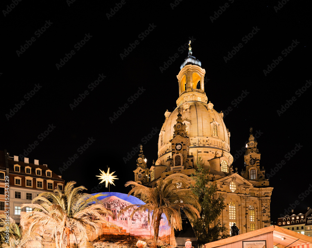 Weihnachtsmarkt an der Frauenkirche, Dresden, Sachsen, Deutschland