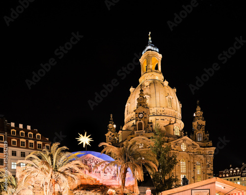 Weihnachtsmarkt an der Frauenkirche, Dresden, Sachsen, Deutschland, Europa