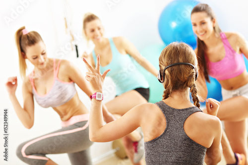 Photos Group of smiling people doing aerobics