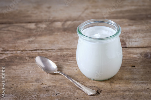 Naturjoghurt in einem Weckglas