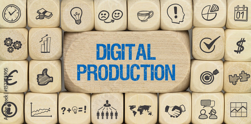 Digital Production / Würfel mit Symbole