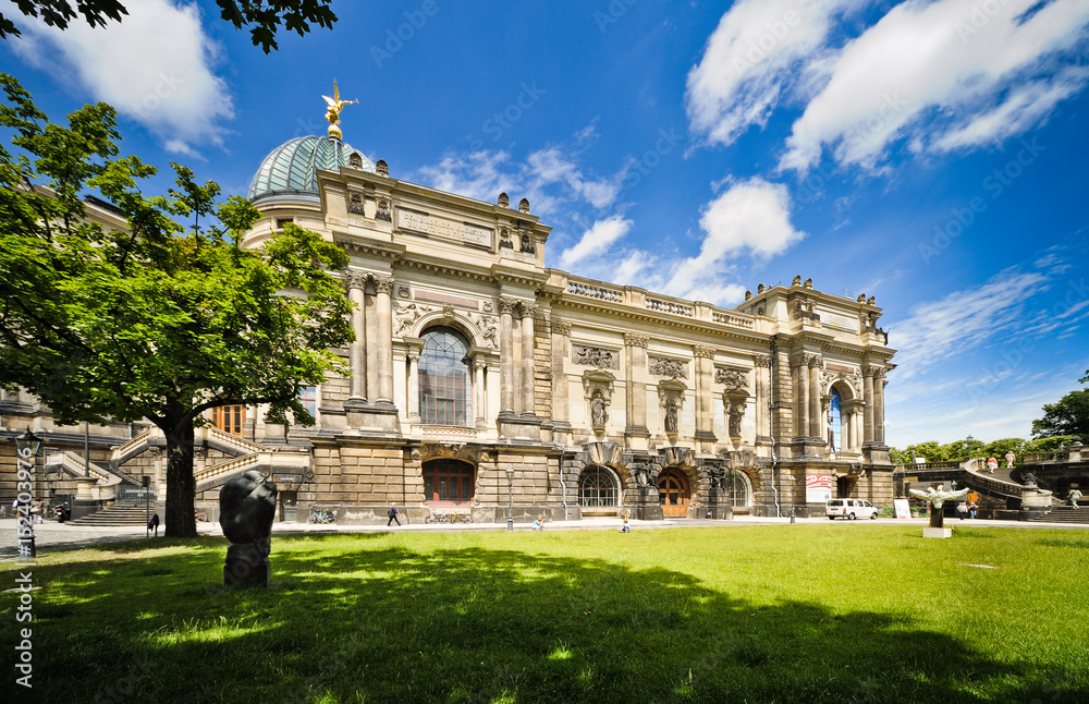 Kunstakademie Dresden vom  Georg-Treu-Platz aus gesehen