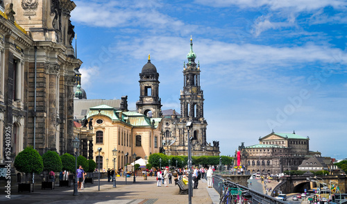 Brühlsche Terasse mit Blick auf Semperoper und Hofkirche