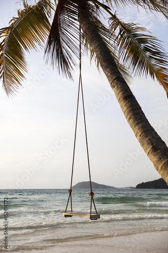 Fototapeta Naklejka Na Ścianę i Meble -  Swing on a tropical beach