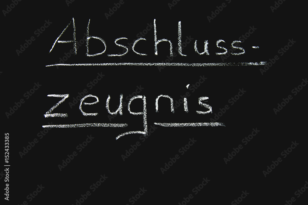Schwarze Tafel mit Kreide Aufschrift Abschlusszeugnis Schwarze Tafel mit Kreide Aufschrift Abschlusszeugnis