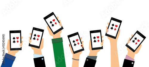 Personen halten Smartphones - Spielkartenfarben