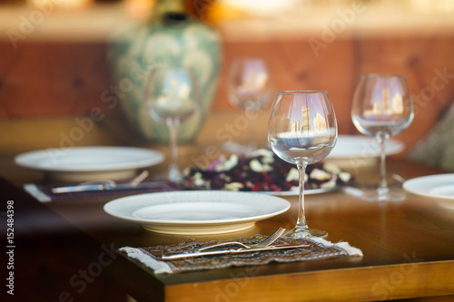 table for event with flower vases,towels and wine glasses