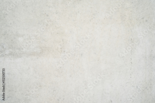 Weiße, zerkratzte Betonwand als Hintergrund, Beton Textur © Günter Albers