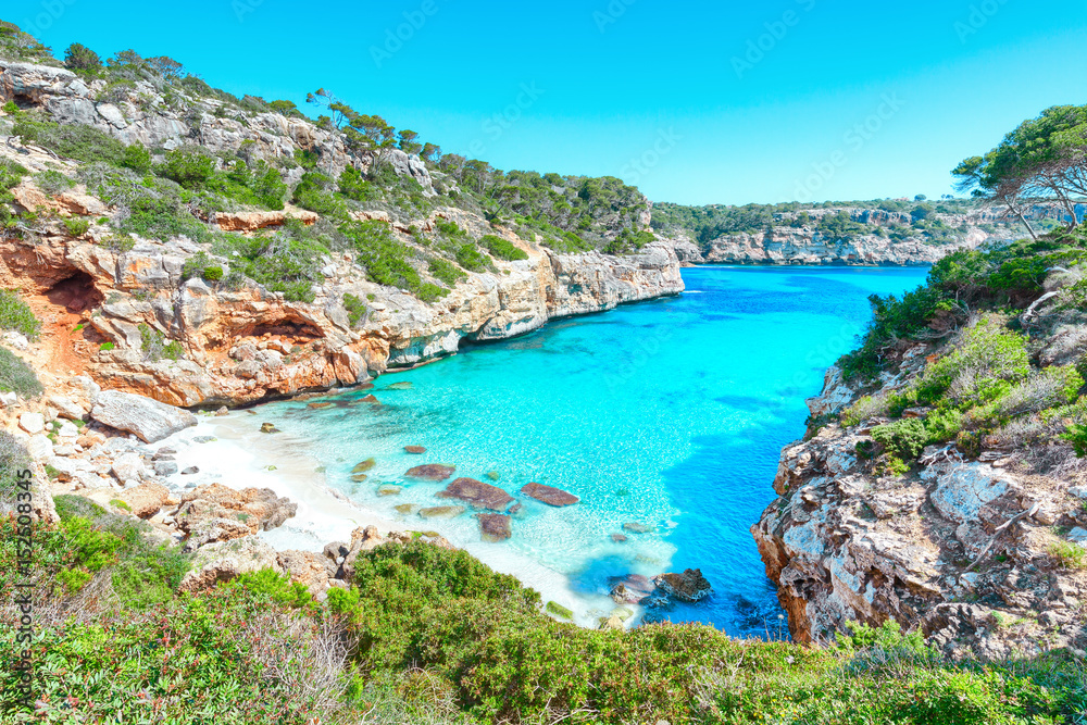 Mallorca Spanien Urlaub Strand mit Mittelmeer türkis Calo des Moro