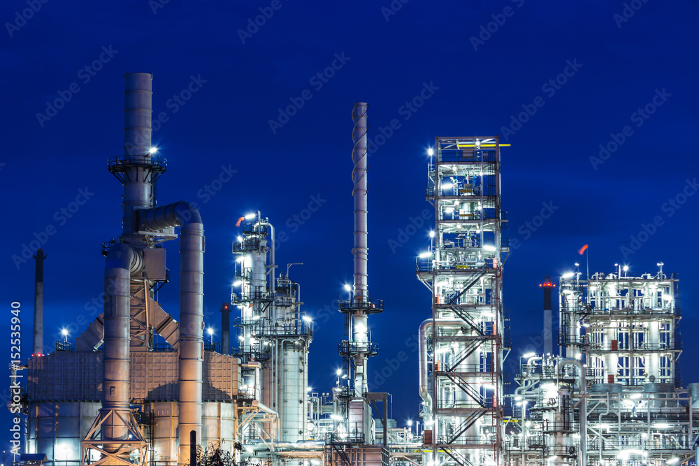 Fototapeta premium Refinery tower in petrochemical industrial plant with Twilight