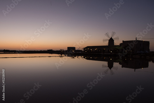 Obraz na plátně Tramonto alle saline di Trapani,Erice, Sicilia