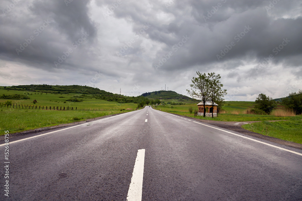 Fototapeta premium Empty mountain road in Transylvania